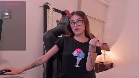 Snapshot of sofiarouge_ chatting on February 2025 08:06:02 PM Sofia Help me reach 5K followers online show from February 2025 08:06:02 PM