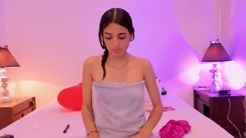 Snapshot of sofiarouge_ chatting on February 2025 08:26:01 PM Sofia Help me reach 5K followers online show from February 2025 08:26:01 PM