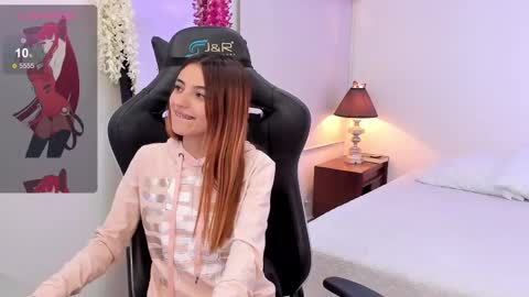 Snapshot of sofiarouge_ chatting on March 2025 08:16:02 PM Sofia Help me reach 5K followers online show from March 2025 08:16:02 PM