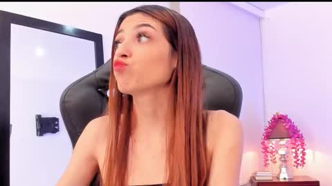 Snapshot of sofiarouge_ chatting on September 2025 08:23:01 PM Sofia Help me reach 5K followers online show from September 2025 08:23:01 PM