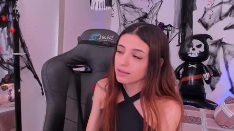 Snapshot of sofiarouge_ chatting on October 2025 08:28:01 PM Sofia Help me reach 5K followers online show from October 2025 08:28:01 PM