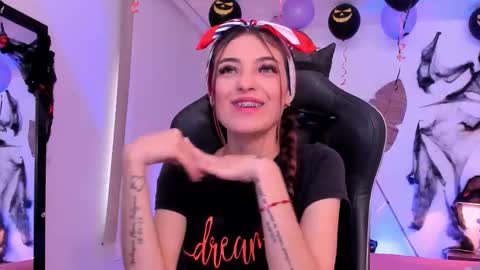 Snapshot of sofiarouge_ chatting on October 2025 08:09:02 PM Sofia Help me reach 5K followers online show from October 2025 08:09:02 PM