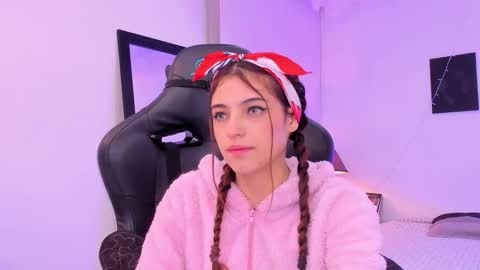 Sofia  Help me reach 5K followers  online show from February 2026 11:49:01 AM