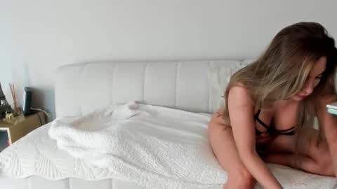 SOFIA   online show from October 2025 09:34:02 PM