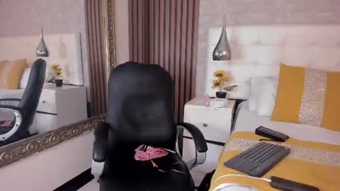 sofiathoompson online show from June 2026 09:41:01 PM