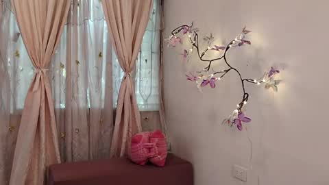 Sofi Bella online show from April 2026 07:16:02 PM