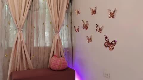 Sofi Bella online show from June 2026 07:05:01 PM