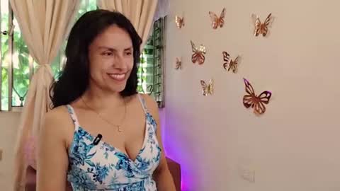 Sofi Bella online show from June 2026 07:05:01 PM