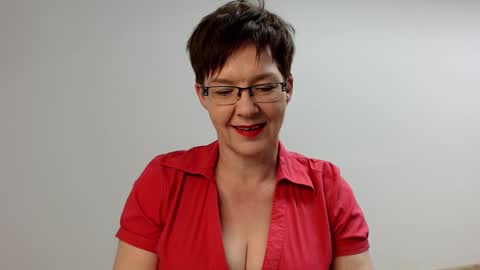 Snapshot of sofie_velvet chatting on January 2025 05:53:01 PM Sofie Velvet online show from January 2025 05:53:01 PM