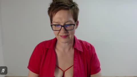 Snapshot of sofie_velvet chatting on April 2026 03:17:02 PM Sofie Velvet online show from April 2026 03:17:02 PM