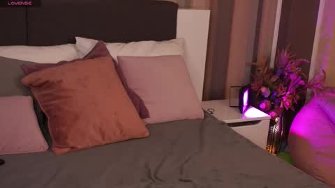 Sofie online show from October 2025 08:52:02 PM