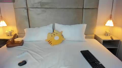 Sofia online show from September 2025 08:52:02 PM