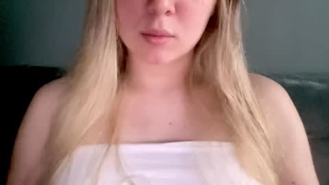 Snapshot of sofinovvak chatting on July 2026 01:42:01 PM Sofi online show from July 2026 01:42:01 PM
