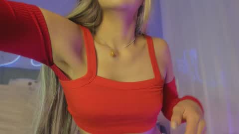 Snapshot of sofly_s chatting on December 2025 11:41:02 AM Sofi online show from December 2025 11:41:02 AM