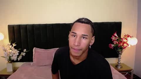 Snapshot of soft_attraction chatting on October 2025 07:49:02 PM Cam and Amy online show from October 2025 07:49:02 PM