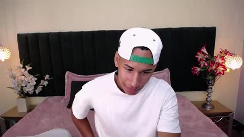 Snapshot of soft_attraction chatting on October 2025 07:47:01 PM Cam and Amy online show from October 2025 07:47:01 PM