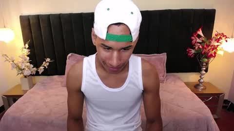 Snapshot of soft_attraction chatting on October 2025 08:14:02 PM Cam and Amy online show from October 2025 08:14:02 PM