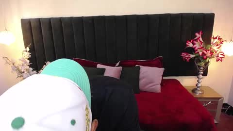 Snapshot of soft_attraction chatting on October 2025 08:24:02 PM Cam and Amy online show from October 2025 08:24:02 PM