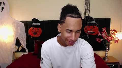 Snapshot of soft_attraction chatting on October 2025 08:10:01 PM Cam and Amy online show from October 2025 08:10:01 PM