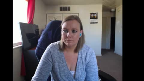 Snapshot of softerpeaches chatting on October 2025 07:37:01 PM Rose online show from October 2025 07:37:01 PM