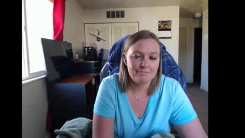 Snapshot of softerpeaches chatting on November 2025 08:52:02 PM Rose online show from November 2025 08:52:02 PM