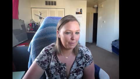 Snapshot of softerpeaches chatting on December 2025 08:24:02 PM Rose online show from December 2025 08:24:02 PM