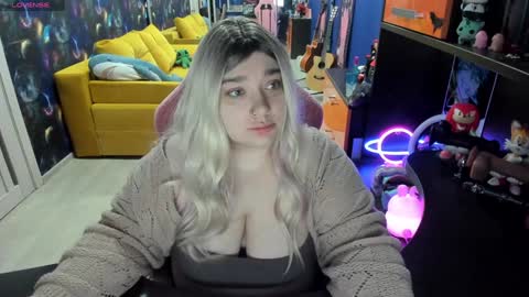 Snapshot of softie_sofy chatting on December 2024 02:01:02 AM Sofie online show from December 2024 02:01:02 AM