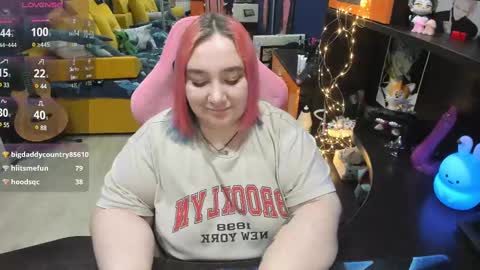 Snapshot of softie_sofy chatting on February 2025 09:43:02 AM Sofie online show from February 2025 09:43:02 AM