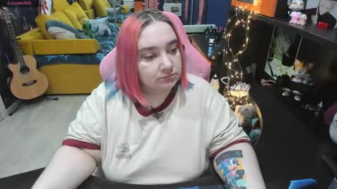 Snapshot of softie_sofy chatting on February 2025 03:04:02 AM Sofie online show from February 2025 03:04:02 AM