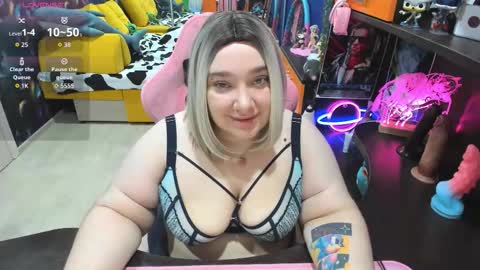 Sofie online show from November 2025 02:01:01 AM