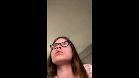 Snapshot of softlygirl chatting on April 2026 05:51:01 PM softlygirl online show from April 2026 05:51:01 PM