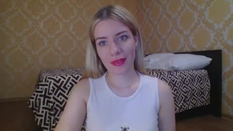 softy_aura online show from May 2026 12:20:01 PM