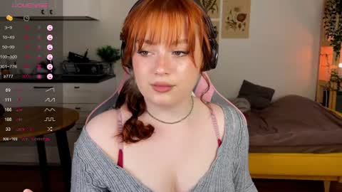 Snapshot of sofy_benson chatting on June 2026 01:43:01 PM Sofy online show from June 2026 01:43:01 PM