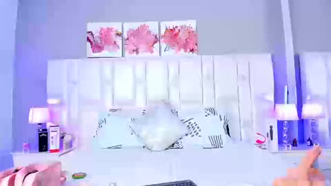 Snapshot of sofynovoa chatting on September 2025 04:05:02 AM online show from September 2025 04:05:02 AM