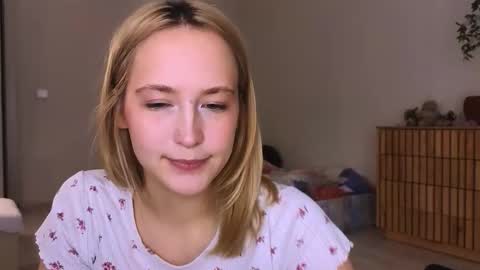 Snapshot of sola_bloom chatting on November 2025 07:51:02 PM sola_bloom online show from November 2025 07:51:02 PM