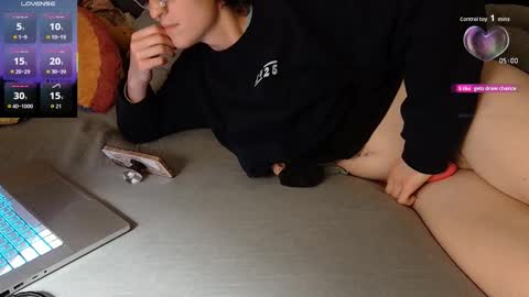 Snapshot of solaya_papaya chatting on November 2025 09:09:02 AM solaya papaya jordan theythem online show from November 2025 09:09:02 AM