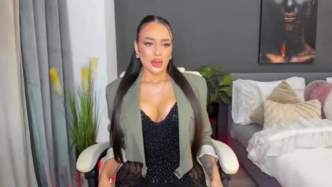 Sonia  Rey online show from November 2025 07:02:02 PM