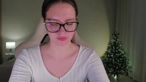 sonia_moon_ online show from December 2024 04:14:02 AM