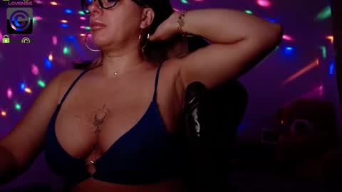 Sonia online show from November 2025 04:03:02 AM