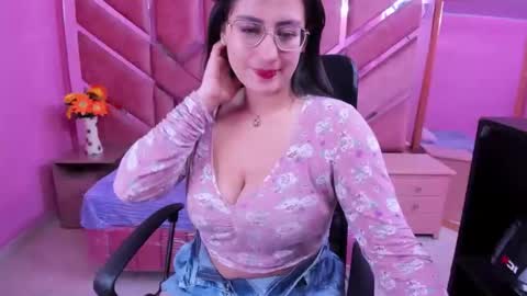 Snapshot of sophi_hardd chatting on April 2026 03:42:02 PM sophi_hardd online show from April 2026 03:42:02 PM