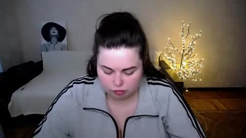 sophia__olsen online show from May 2026 06:00:02 AM