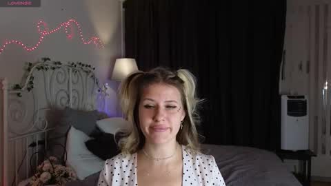 Sophia online show from September 2025 01:18:01 AM