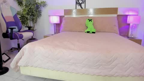 sophia_duarte_ online show from April 2026 12:07:01 PM