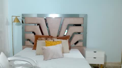 Sophia  online show from January 2025 10:51:02 PM