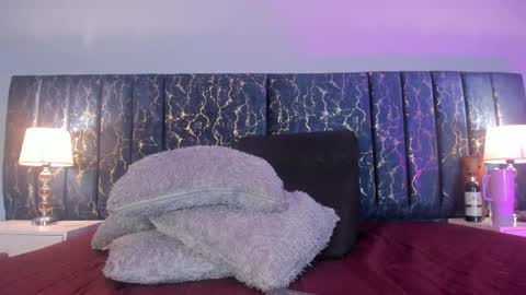 Sofia  online show from December 2025 01:52:02 PM