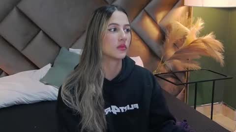 Sofia online show from October 2025 01:54:01 PM