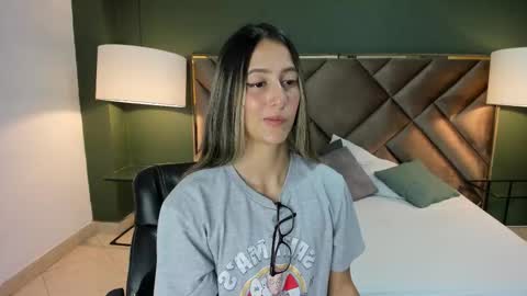 Sofia online show from February 2026 01:50:02 PM