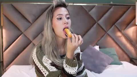 Snapshot of sophia_loreenn chatting on April 2026 12:09:02 PM Sofia online show from April 2026 12:09:02 PM