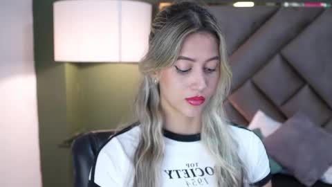 Snapshot of sophia_loreenn chatting on May 2026 11:59:02 AM Sofia online show from May 2026 11:59:02 AM