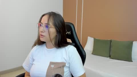 S O P H I A online show from September 2025 06:45:01 PM